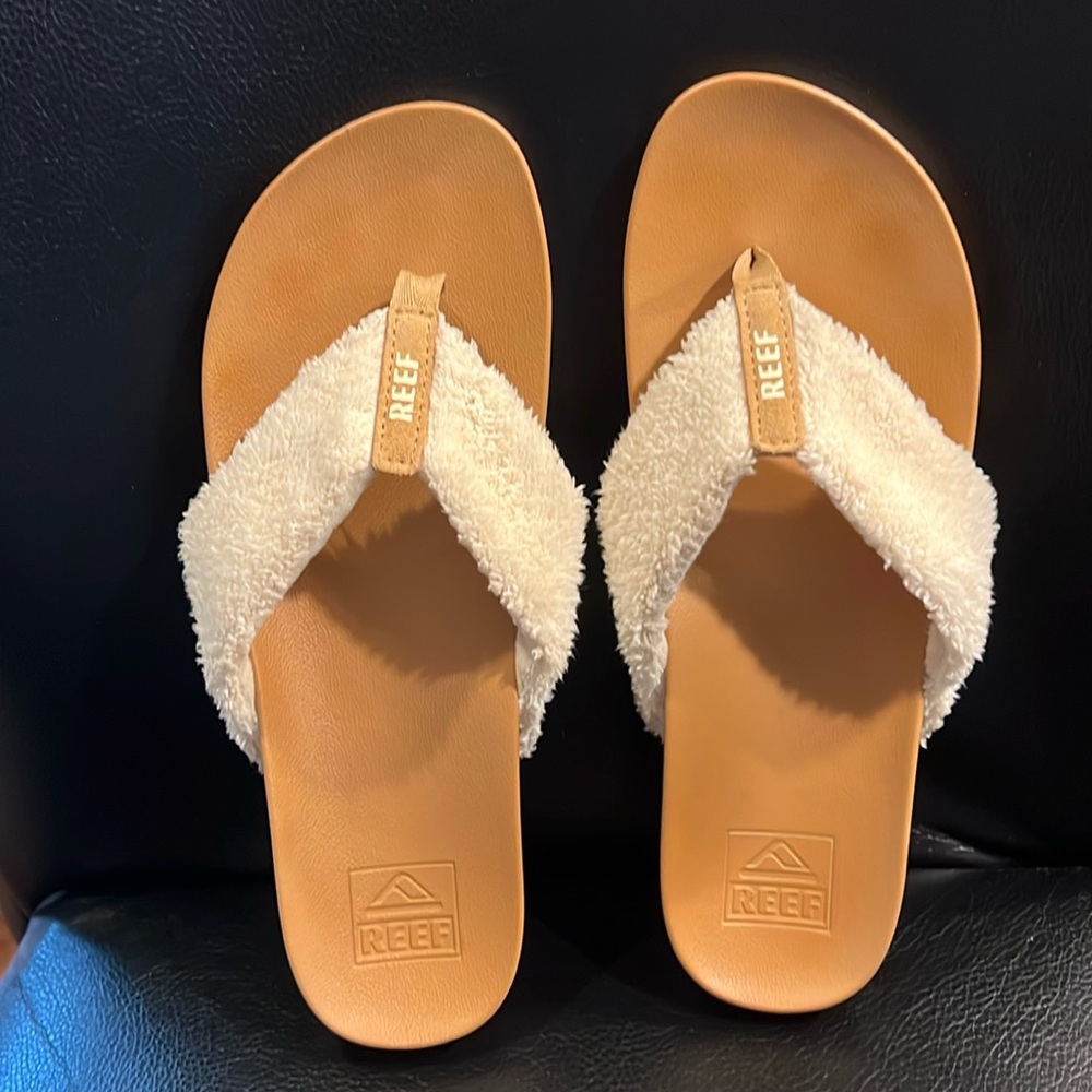 Reef flip flops in excellent condition